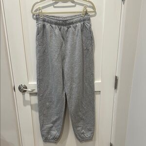 Grey Alo Sweatpants. Size small. Great condition.